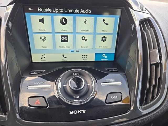 Photo of 2017 White Gold Metallic Ford Escape