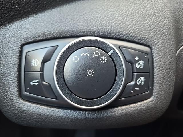 Photo of 2017 White Gold Metallic Ford Escape