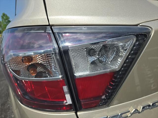 Photo of 2017 White Gold Metallic Ford Escape