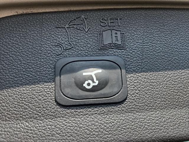 Photo of 2017 White Gold Metallic Ford Escape