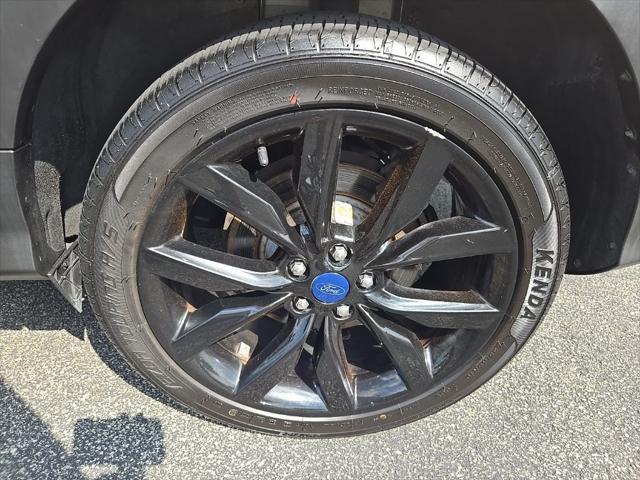 Photo of 2017 White Gold Metallic Ford Escape