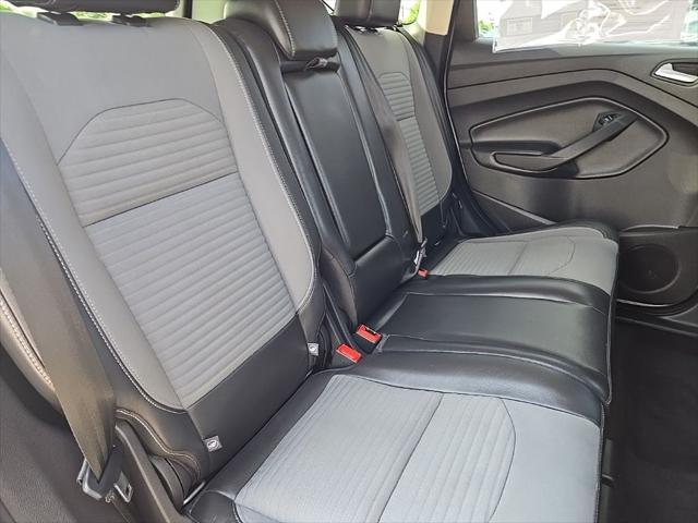 Photo of 2017 White Gold Metallic Ford Escape