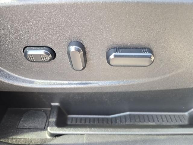 Photo of 2017 White Gold Metallic Ford Escape