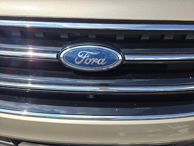 Photo of 2017 White Gold Metallic Ford Escape