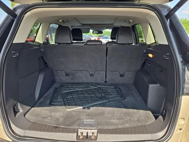 Photo of 2017 White Gold Metallic Ford Escape