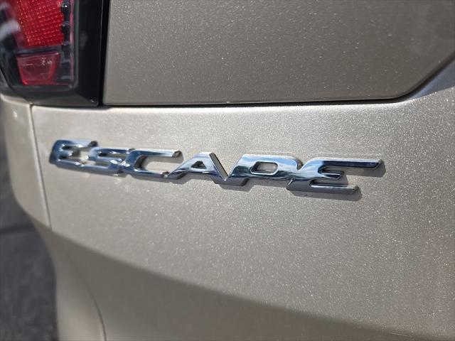 Photo of 2017 White Gold Metallic Ford Escape
