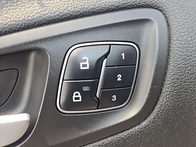 Photo of 2017 White Gold Metallic Ford Escape