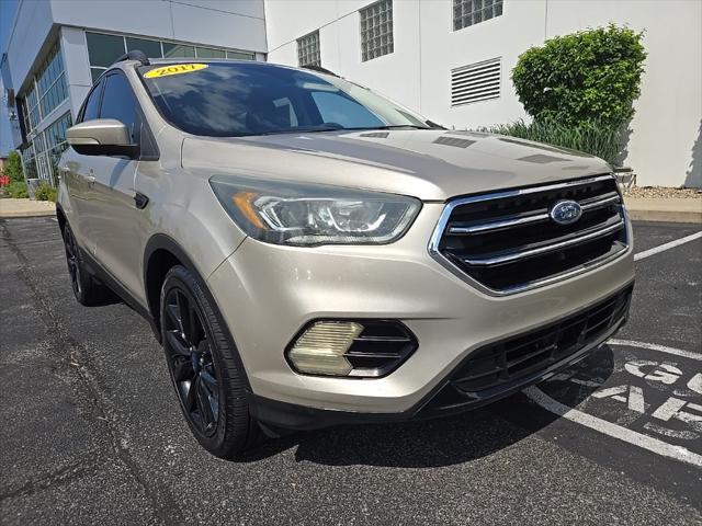 Photo of 2017 White Gold Metallic Ford Escape