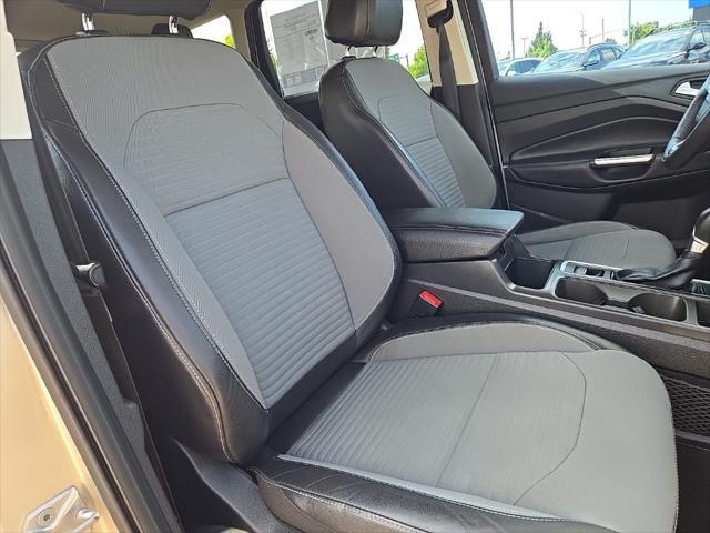 Photo of 2017 White Gold Metallic Ford Escape