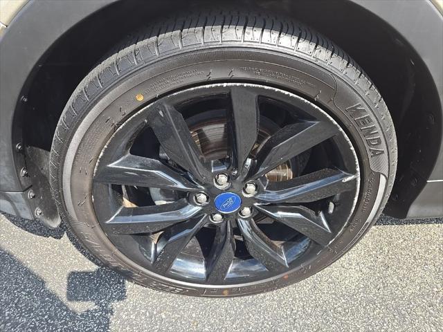 Photo of 2017 White Gold Metallic Ford Escape