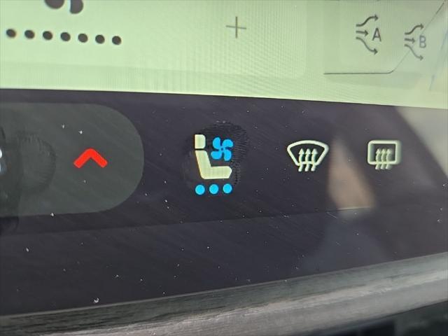 Photo of 2023 Forest Green Rivian R1S