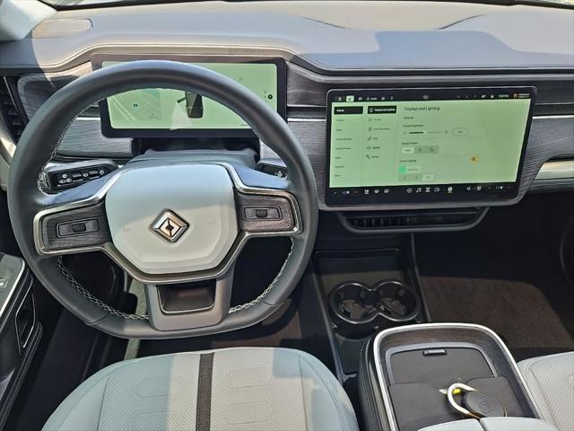 Photo of 2023 Forest Green Rivian R1S
