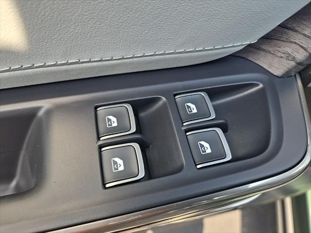 Photo of 2023 Forest Green Rivian R1S