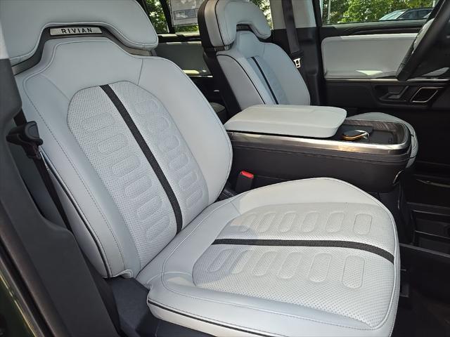 Photo of 2023 Forest Green Rivian R1S