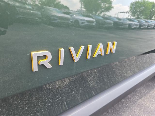 Photo of 2023 Forest Green Rivian R1S