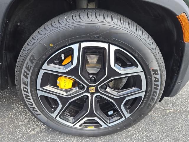 Photo of 2023 Forest Green Rivian R1S