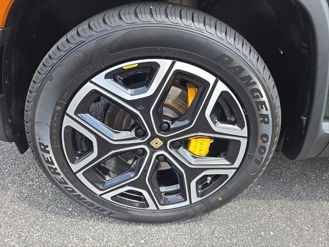 Photo of 2023 Forest Green Rivian R1S