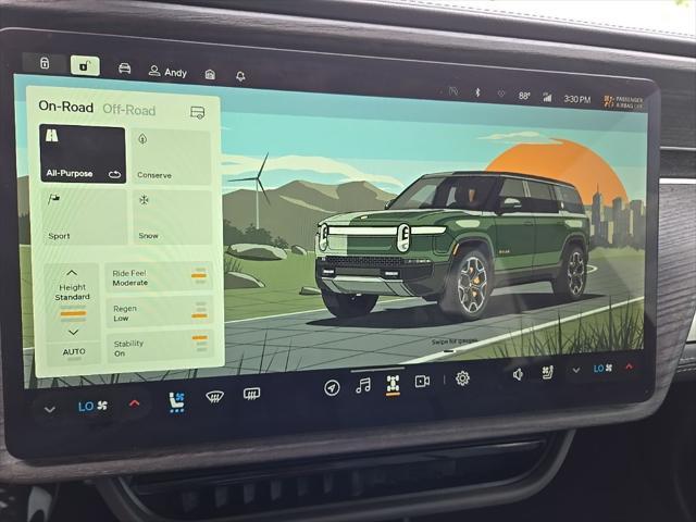 Photo of 2023 Forest Green Rivian R1S