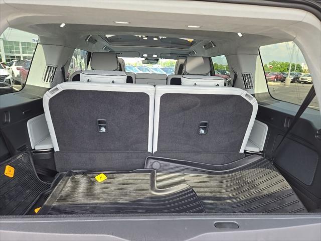 Photo of 2023 Forest Green Rivian R1S