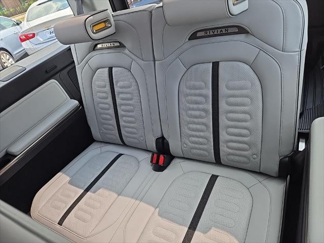 Photo of 2023 Forest Green Rivian R1S