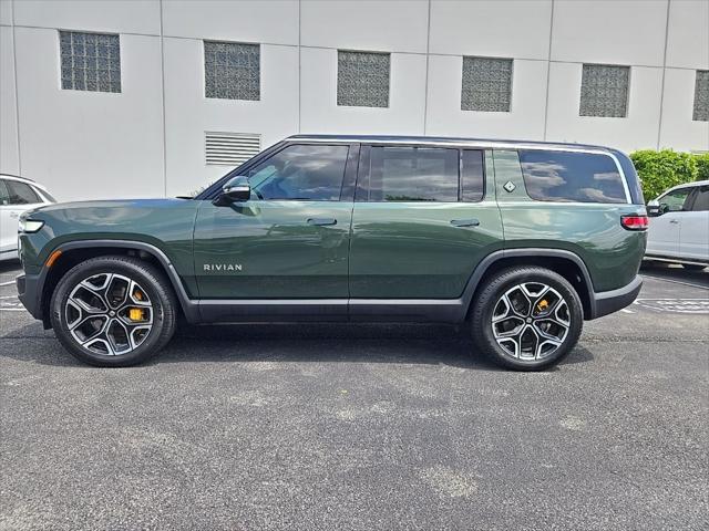 Photo of 2023 Forest Green Rivian R1S