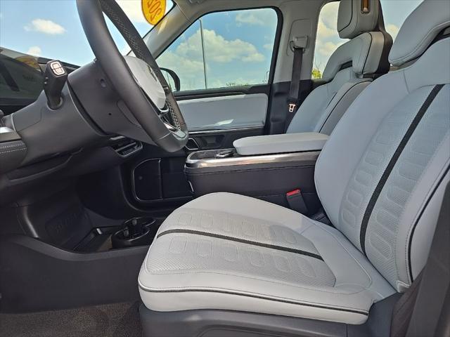 Photo of 2023 Forest Green Rivian R1S