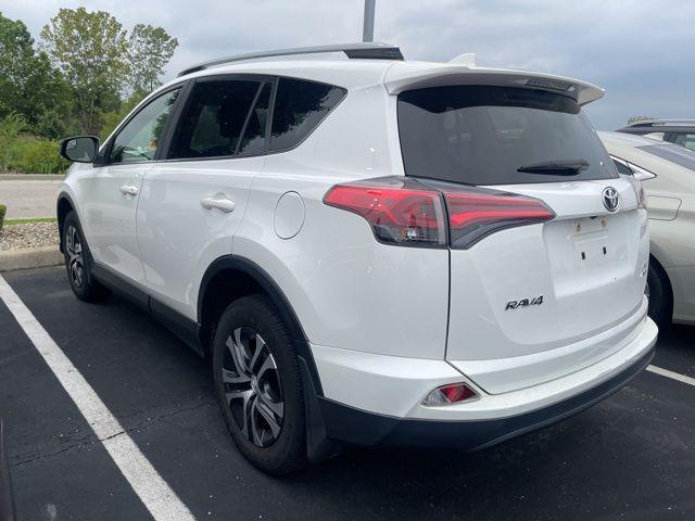Photo of 2017 Super White Toyota RAV4