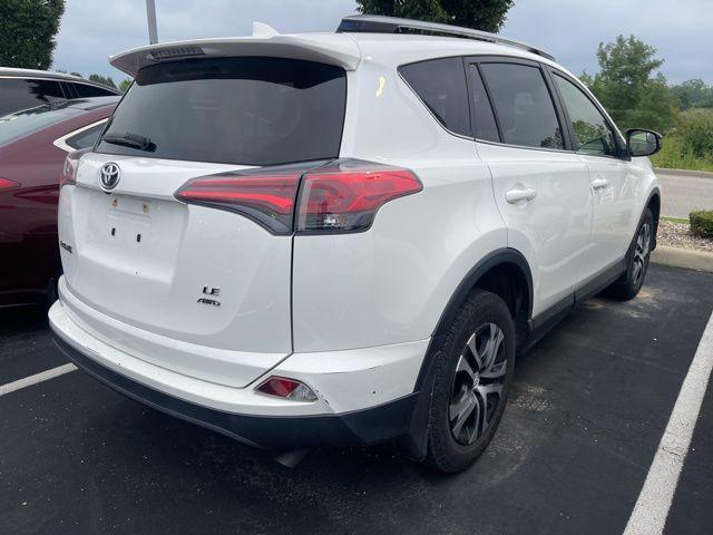 Photo of 2017 Super White Toyota RAV4