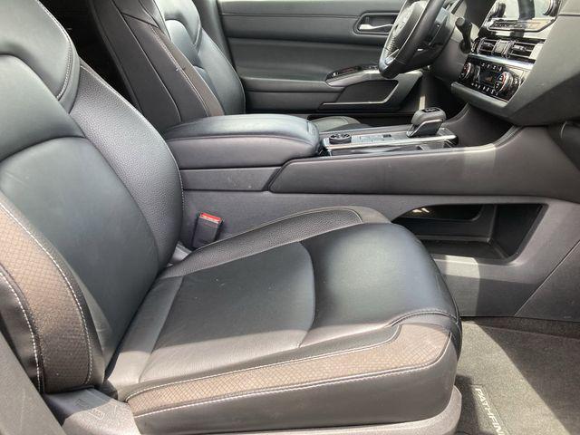 Photo of 2023 Brilliant Silver Metallic Nissan Pathfinder