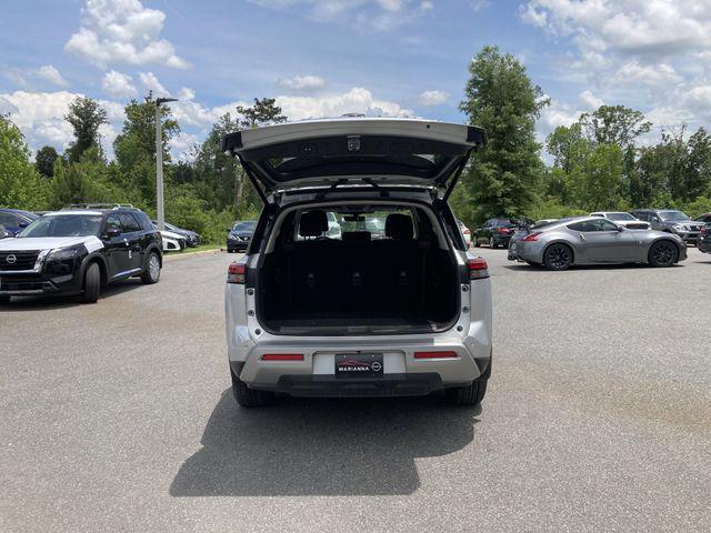 Photo of 2023 Brilliant Silver Metallic Nissan Pathfinder