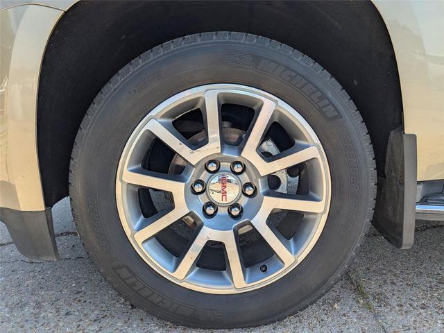 Photo of 2015 Champagne Silver Metallic GMC Yukon