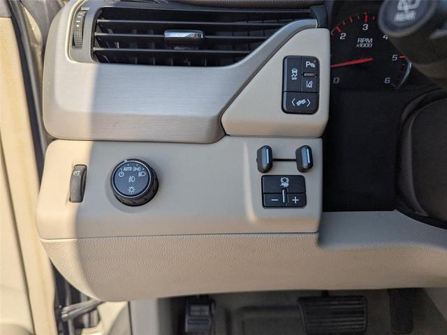 Photo of 2015 Champagne Silver Metallic GMC Yukon