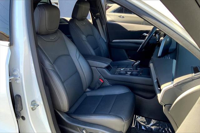 Photo of 2025 Crystal White Tricoat Cadillac XT4