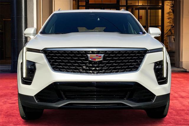 Photo of 2025 Crystal White Tricoat Cadillac XT4