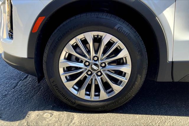 Photo of 2025 Crystal White Tricoat Cadillac XT4
