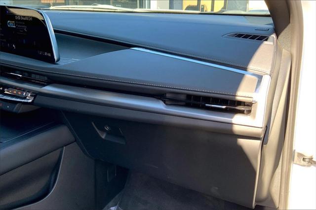 Photo of 2025 Crystal White Tricoat Cadillac XT4