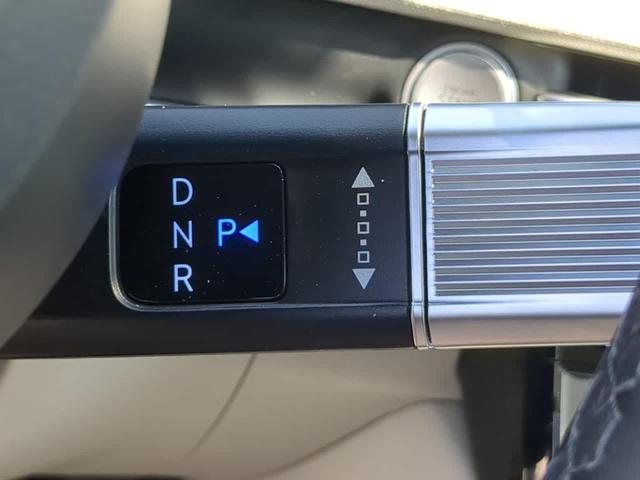Photo of 2025 Shimmering Silver Hyundai TUCSON