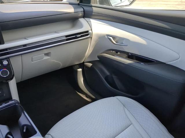 Photo of 2025 Shimmering Silver Hyundai TUCSON