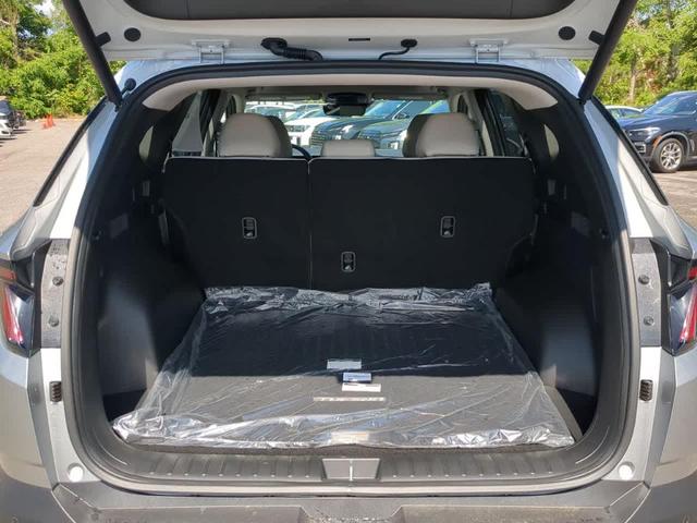 Photo of 2025 Shimmering Silver Hyundai TUCSON