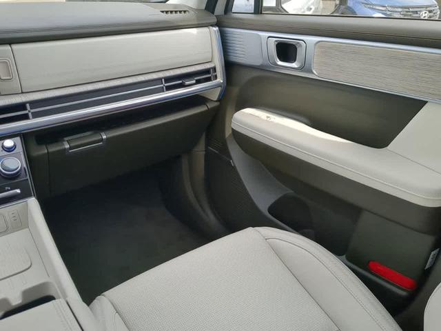 Photo of 2025 White Hyundai SANTA FE HEV