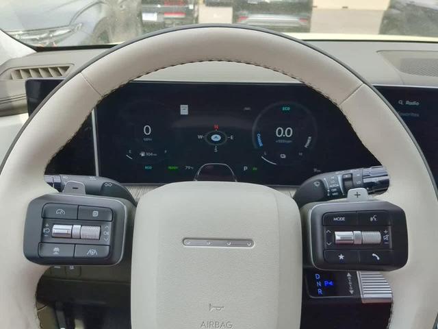 Photo of 2025 White Hyundai SANTA FE HEV