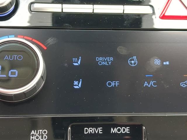 Photo of 2025 White Hyundai SANTA FE HEV