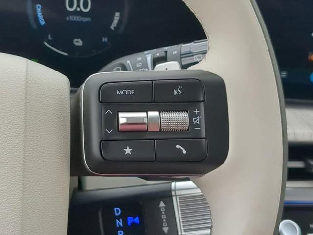 Photo of 2025 White Hyundai SANTA FE HEV