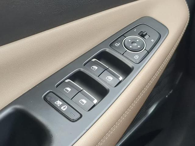 Photo of 2020 Quartz White Hyundai SANTA FE
