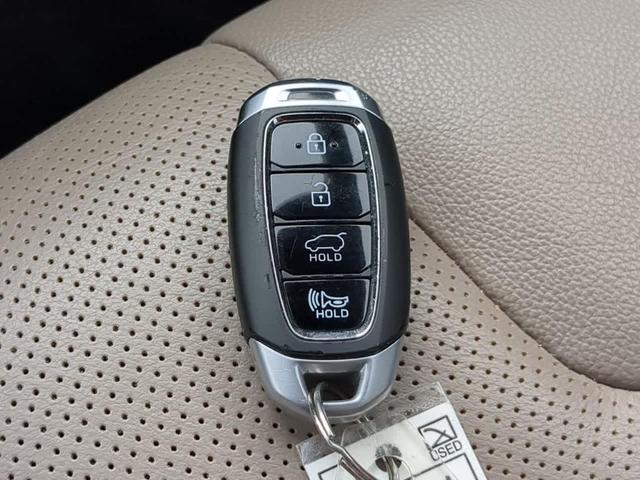 Photo of 2020 Quartz White Hyundai SANTA FE