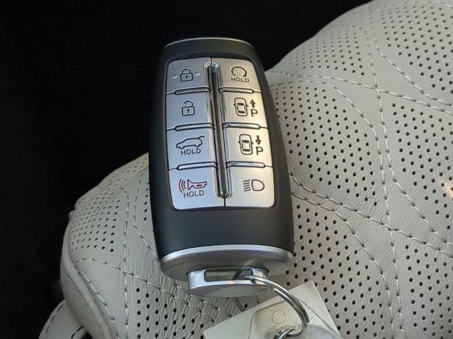 Photo of 2025 Uyuni White Genesis GV70