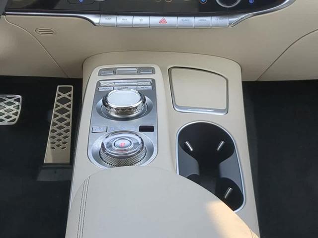 Photo of 2025 Uyuni White Genesis GV70