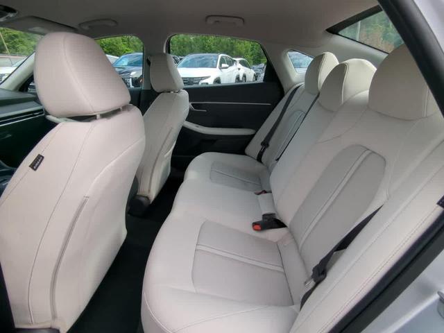Photo of 2025 Silver Hyundai SONATA