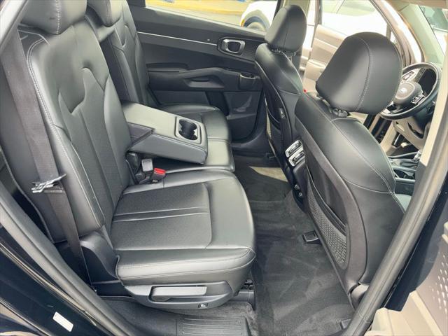 Photo of 2021 Ebony Black Kia Sorento