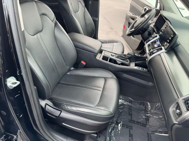 Photo of 2021 Ebony Black Kia Sorento